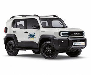 TOYOTA FJ LAND CRUISER 4X4 A/T For RENT